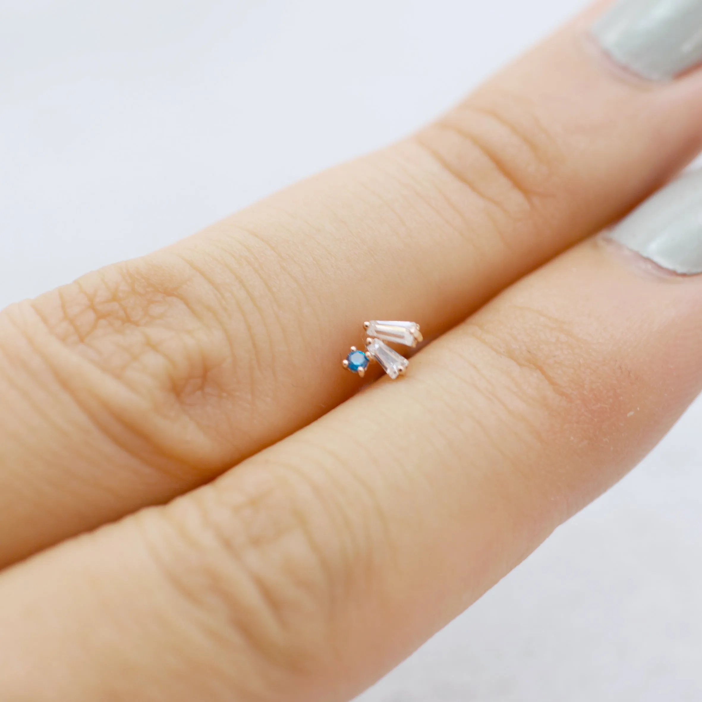 Tapered sector Piercing (small/ single) - 14K/ 18K Gold