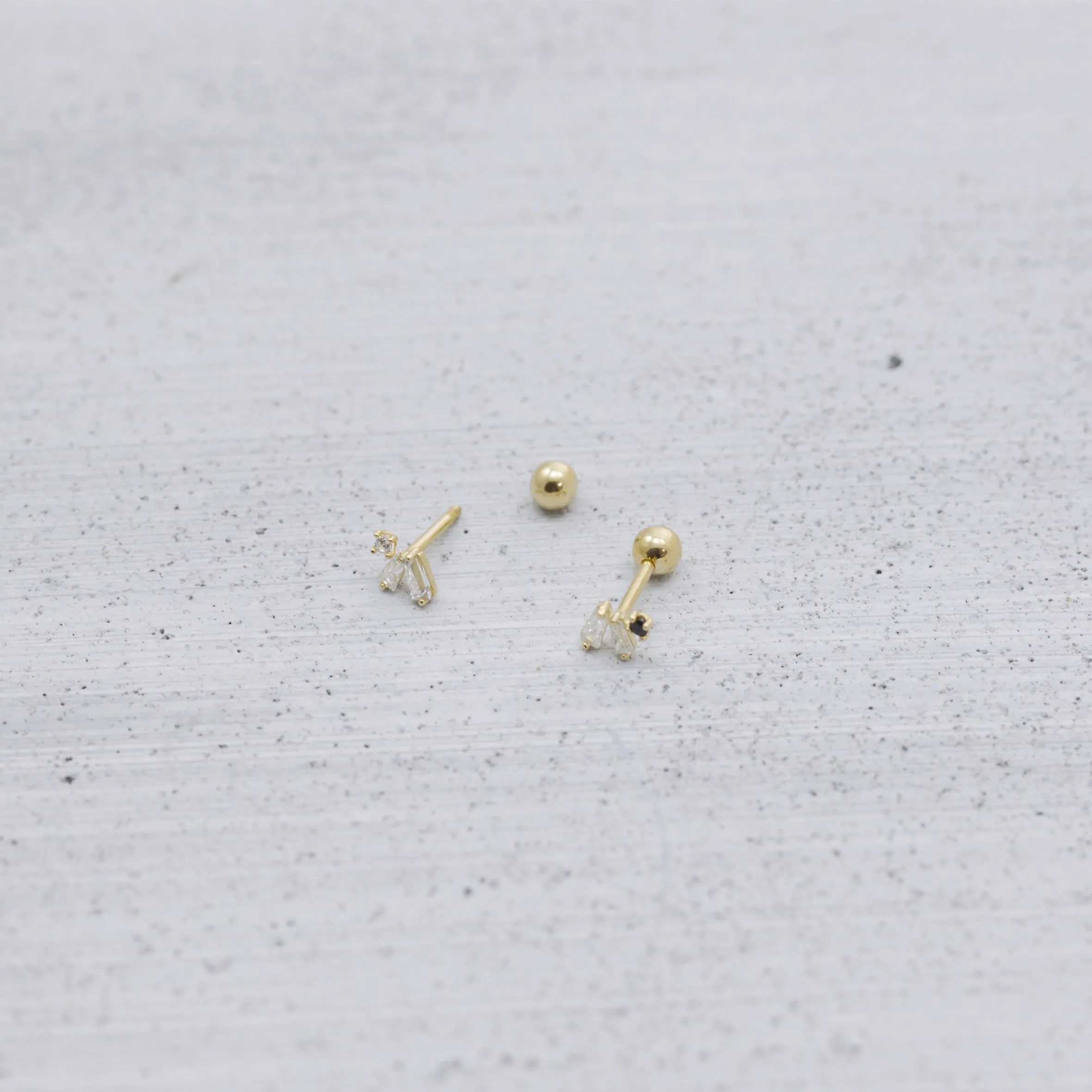 Tapered sector Piercing (small/ single) - 14K/ 18K Gold